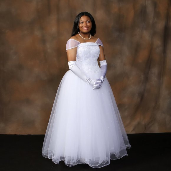 David's Bridal White Tulle Wedding Dress With Beaded Satin Bodice Size 16 - Picture 1 of 12